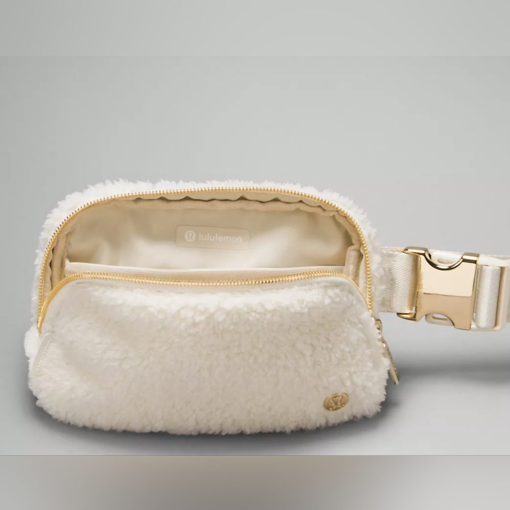 Lulumon everywhere belt